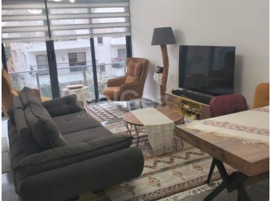 "Gazimağusa Karakol Mahallesi'nde Deniz Manzaralı, Eşyalı, Yürüyüş Mesafesinde Satılık Daire