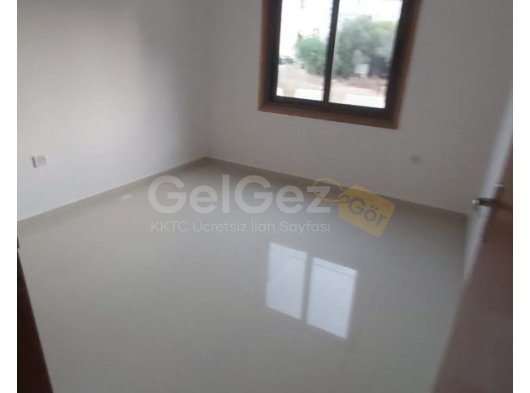 Gazimağusa Sakarya mahallesinde Türk koçanlı, ticari izinli, satılık iki katlı bina