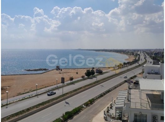 İskele Long Beach te denize yürüme mesafesinde, deniz manzaralı 4+1 satılık daire.