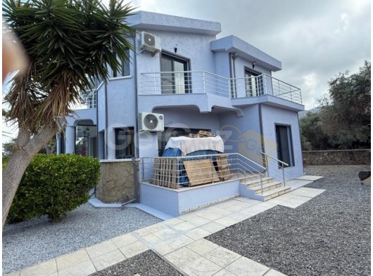 GİRNE OZANKÖY DE ZEYTİN AĞAÇLARI İÇERİSİNDE SATILIK LÜKS VİLLA