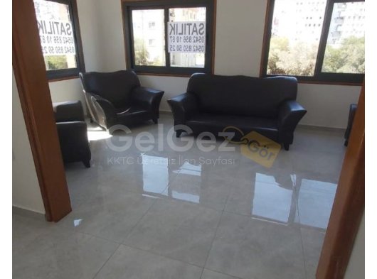 Gazimağusa Sakarya mahallesinde Türk koçanlı, ticari izinli, satılık iki katlı bina