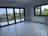GİRNE OZANKÖY DE ZEYTİN AĞAÇLARI İÇERİSİNDE SATILIK LÜKS VİLLA