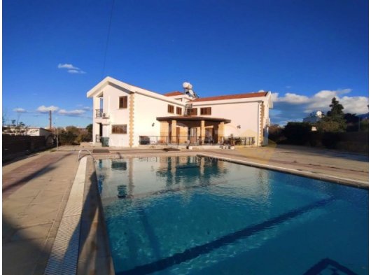 Alsancak'ta Denize Yakın Kiralık 5 Yatak Odalı Villa