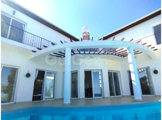 Edremit'te Kiralık 4 Yatak Odalı Villa