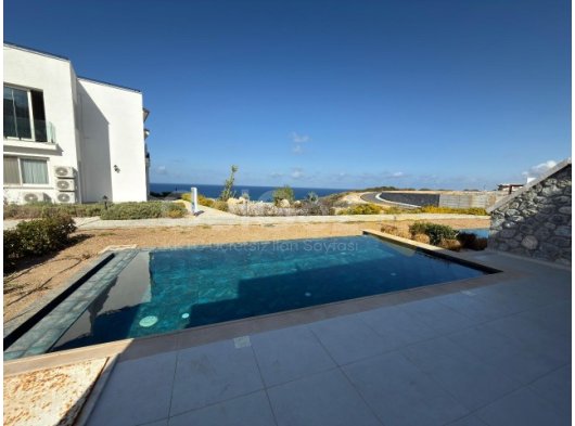 Girne Esentepe’de Panoramik Deniz Manzaralı Denize 300mt 3+1 Full Eşyalı Lüx