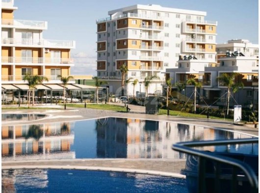 Elite Projesi'nde, havuz manzaralı, full eşyalı 1+1 penthouse daire