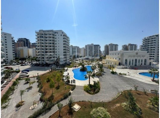 1+0 Studyo. ISKELE, LONG BEACH. DIREKT HAVUZE BAKIYOR