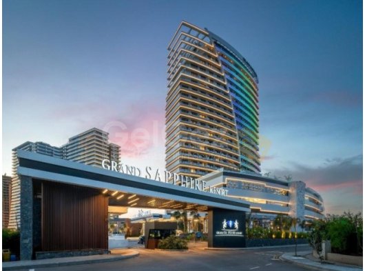 Prestijli Grand Sapphire otel ve casino projesinde büyük balkona sahip geniş 1+1 daire