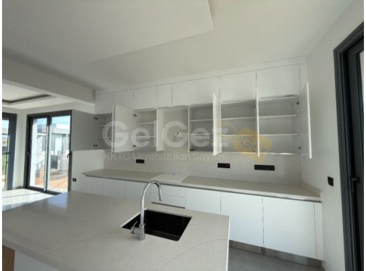 Yeniboğaziçin'de Dört Dörtlük 3+1 Villa