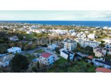 Girne Lapta'da Deniz Manzaralı 800 m2 Arsa İçinde Satılık 4+1 Villa