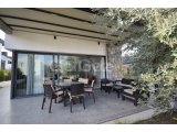 Girne Çatalköy'de Anayola Yakın Eşyalı Bahçeli Sıfır 3+1 Satılık Modern Villa