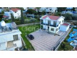 Girne Lapta'da Deniz Manzaralı 800 m2 Arsa İçinde Satılık 4+1 Villa