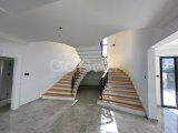 GİRNE LAPTA GİRİŞİNDE HARİKA 6+1 VİLLA ÖZEL HAVUZ VE 60M2 TERASLI