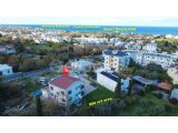 Girne Lapta'da Deniz Manzaralı 800 m2 Arsa İçinde Satılık 4+1 Villa