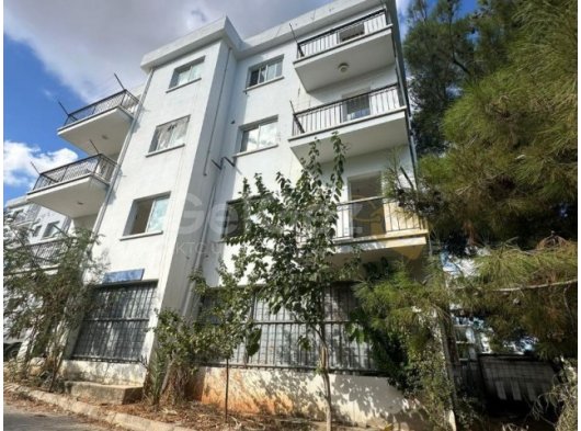 Girne Merkez'de 2+1 ve 1+1 den Oluşan 12 Dairelik 4 Katlı Satılık Bina