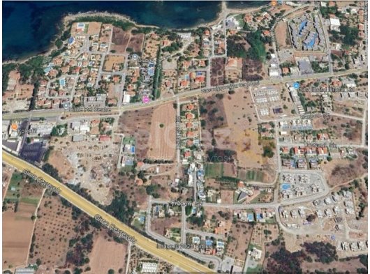 Girne Edremit Kollektif Yakını Anayola 100 Metre Konut İmarlı 1338 m2 Satılık Arsa
