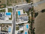 Girne'de Denize Sıfır Kum Plajı Olan Özel Yat İçin İskelesi Olan Ultra Lüks 5+1 Satılık Villa