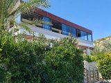 Girne'de Denize Sıfır Kum Plajı Olan Özel Yat İçin İskelesi Olan Ultra Lüks 5+1 Satılık Villa