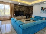 Girne'de Denize Sıfır Kum Plajı Olan Özel Yat İçin İskelesi Olan Ultra Lüks 5+1 Satılık Villa