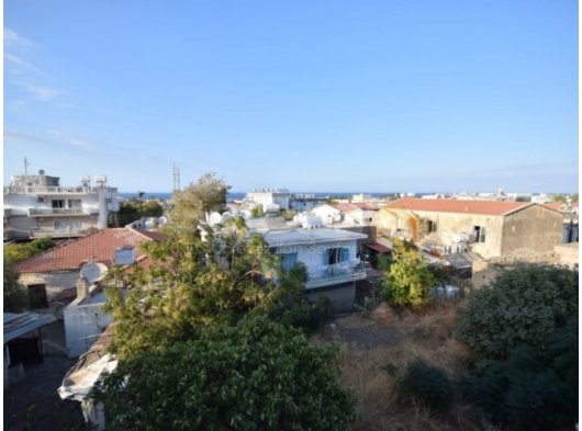 Girne Alsancak'ta Belediyeye Yakın Konumda Satılık 2+1 Daire