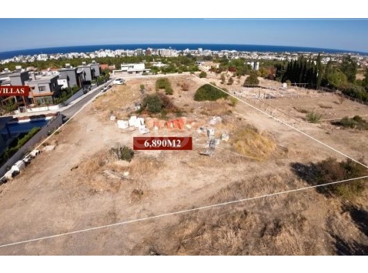 Girne Ciklos Bölgesinde Full Manzaralı 6890 m2 Yüzde 35 İmarlı Satılık Arsa