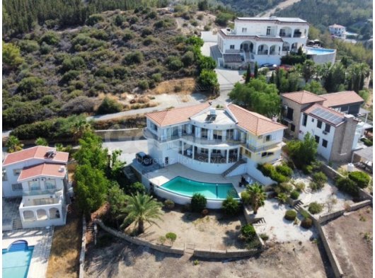 GİRNE EDREMİT’DE 2205 m2 İÇERİSİNDE FIRSAT VİLLA