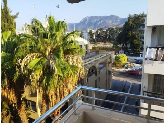 Fırsat!!! Girne Merkez Akpınar Çemberine Yakın Minibüs Yoluna 50 Metre Satılık 3+1 Daire