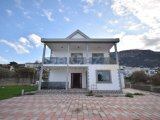 Girne Lapta'da Deniz Manzaralı 800 m2 Arsa İçinde Satılık 4+1 Villa