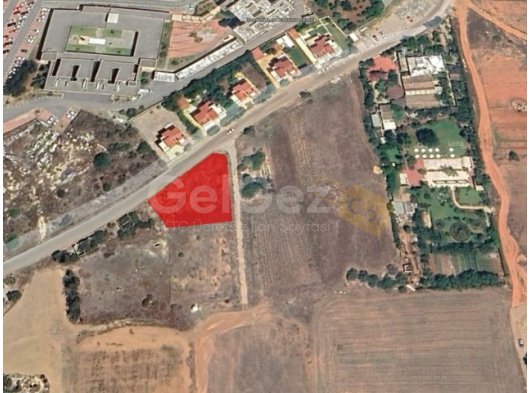 İSKELE BAHÇELER TİCARİ VE KONUT İZİNLİ SATILIK KÖŞE ARSA