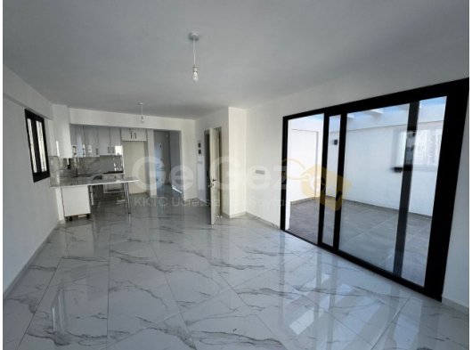 GAZİMAĞUSA KARAKOL MAHALLESİ DAÜ YAKININDA SATILIK 2+1 PENTHOUSE *