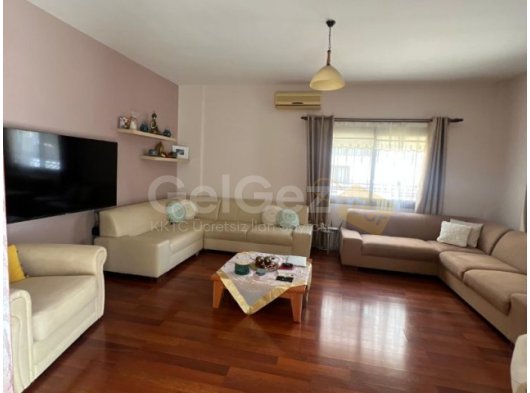 GAZİMAĞUSA MERKEZDE 7 ODA +3 SALON BAHÇELİ TRİPLEX TÜRK KOÇANLI EŞSİZ SATILIK DEV VİLLA *