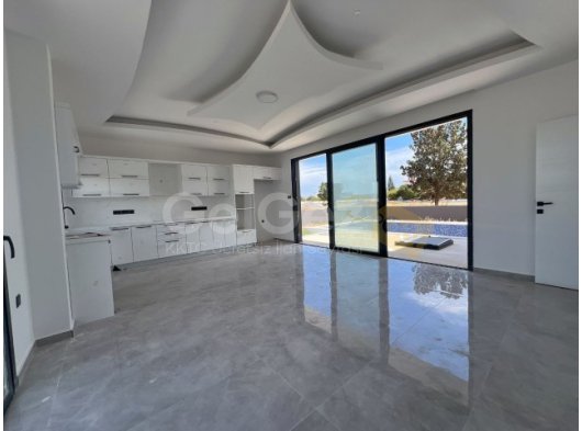 YENİBOĞAZİÇİ SALAMİS OTEL KARŞISI 3+1 220M² KREDİYE UYGUN HAZIR DUBLEX MÜSTAKİL HAVUZLU VİLLA *