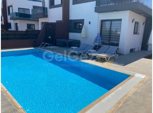 İSKELE BAHÇELER KİRALIK LÜX HAVUZLU İKİZ VİLLA