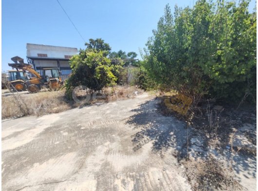 İSKELE BOĞAZİÇİ KÖYÜNDE ARSA NİTELİKLİ TÜRK KOÇANLI MÜSTAKİL EV