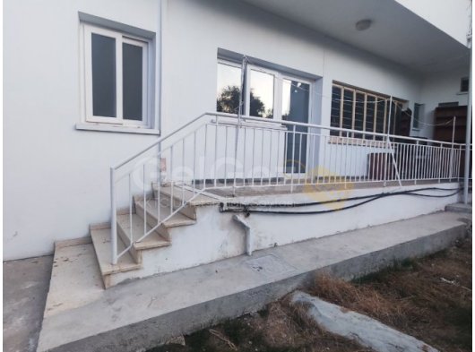 MAĞUSA MARAŞ BÖLGESİ EŞYASIZ KİRALIK 4+2 YARI MÜSTAKİL DAİRE