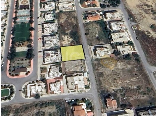 MAĞUSAYA YAKIN MESAFEDE VİLLA YAPIMINA UYGUN 2 KAT İMARLI ARSA