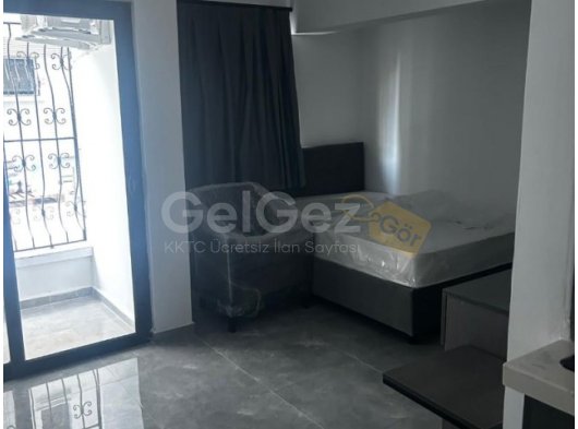 GAZİMAĞUSA KARAKOL BÖLGESİNDE DAÜ ye YÜRÜME MESAFESİNDE EŞYALI STÜDYO KİRALIK DAİRE.