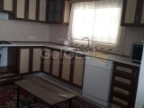 Gazimağusa Gülserende denize iki dk yürüme mesafesinde deniz manzaralı 3+1 eşyalı kiralık daire