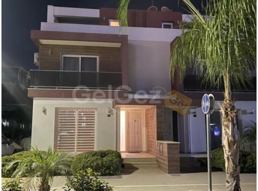 ROYAL SUN – LONG BEACH’TE 3+1 ÜÇ KATLI VİLLA KİRALIK