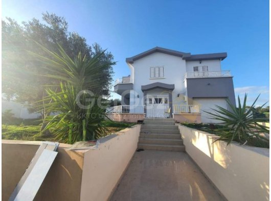 İskele Boğazda deniz manzaralı satılık 3+1 villa