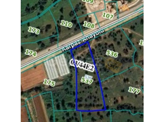 İskele Yeşilköyde imara açık anayol üzeri 2479 m2 tarla