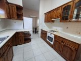 Hasan Uzun Petrol Pompası'na yakın konumda 3 yatak odalı villa kiralıktır Alsancak Girne (özel yüzme havuzu)