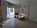 Hasan Uzun Petrol Pompası'na yakın konumda 3 yatak odalı villa kiralıktır Alsancak Girne (özel yüzme havuzu)