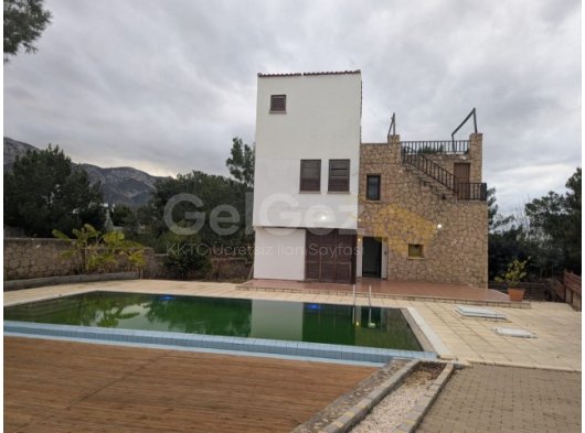 ÇATALKÖY'DE, DAĞ VE DENİZ MANZARALI, YÜKSEKCE VE ÇOK İYİ BİR KONUMDA, 3+1, EBEVEYN YATAK ODASI EN SUİT, EŞYASIZ, 180 METREKARE, HAVUZLU, ŞÖMİNELİ, ÇATISINDA