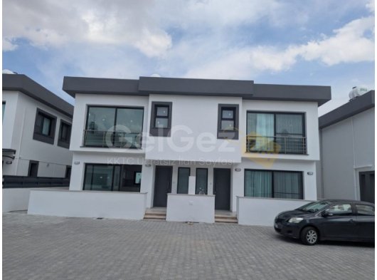 YENİKENT'DE, TÜRK KOÇANLI, 150 METREKARE, ÇOK İYİ KONUMDA, 3+1, İKİ BANYO VE ÜÇ TUVALETLİ, EBEVEYN YATAK ODASI ENSUİT, KOÇANI HAZIR, YENİ BİTMİŞ, İKİZ DUBLE