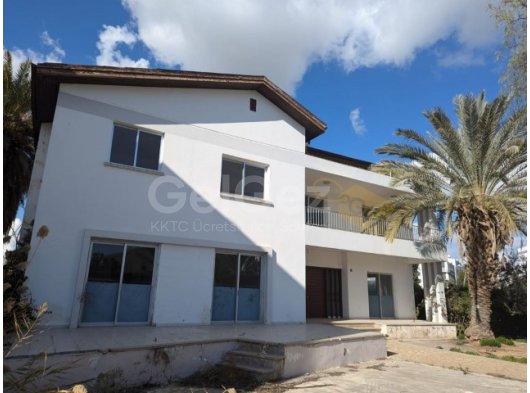 YENİKENT'DE, GÖNYELİ BELEDİYE BULVARININ BİR ARKA SOKAĞINDA, 1 EVLEK 2700 AYAKKARE BÜYÜKLÜĞÜNDEKİ KÖŞE ARSA ÜZERİNDE, KLİNİK, TÜP BEBEK MERKEZİ, GÜZELLİK ME