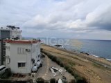 Girne'nin (Lapta Yuruyus Yolu) sahilinde bulunan güzel 3 yatak odalı teras daire kiralık