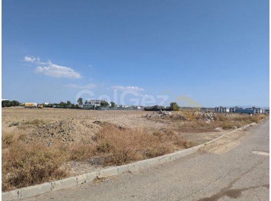 YENİKENT'DE, TÜRK KOÇANLI, YENİKENT GÜNEYİNDEN GEÇEN ÇİFT ŞERİTLİ ÇEVRE YOLUNA YAKIN ÇOK İYİ KONUMDA, 721 METREKARE BÜYÜKLÜĞÜNDE, İKİ ADET MÜSTAKİL VİLLA İN