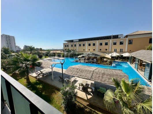 Muhteşem peyzaj manzaralı 2+1 daire. Caesar 2. Devir ücreti ve tüm ek giderleri dahil fiyat!