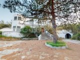 Görsel açıdan hoş 5 Yatak Odalı Villa Satılık Konum Üst Girne (Türk Tapulu Arazi 7632m2) (benzersiz ve şık konut)